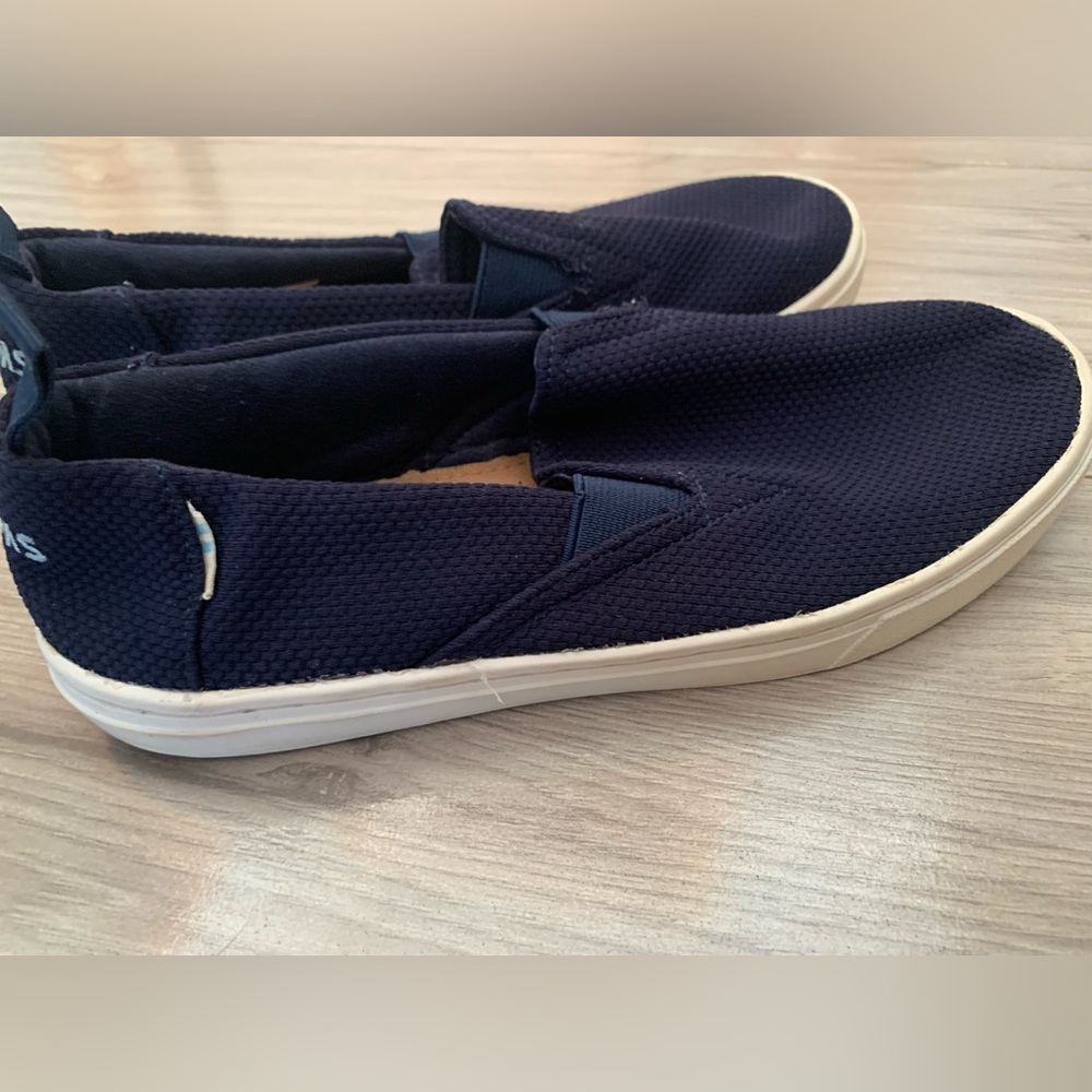 Toms flat slip ons